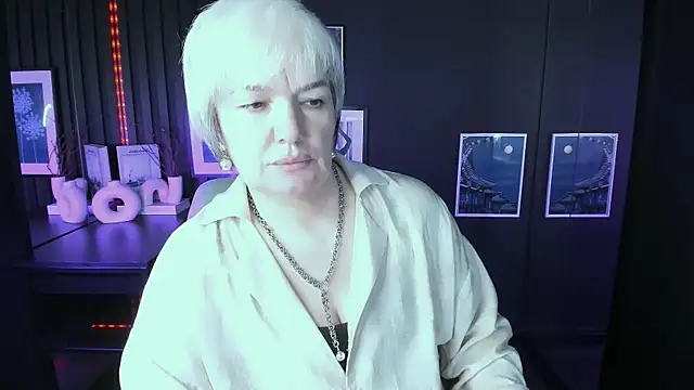 CarmenSoft online show from July 17, 2026, 8:39 pm