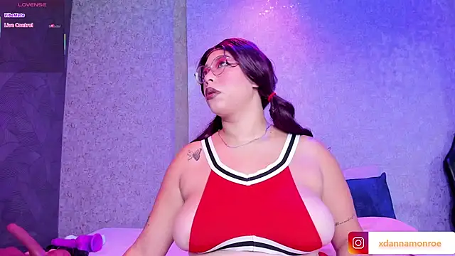 Snapshot of DanniaMonroee chatting on October 9, 2025, 11:33 am DanniaMonroee online show from October 9, 2025, 11:33 am