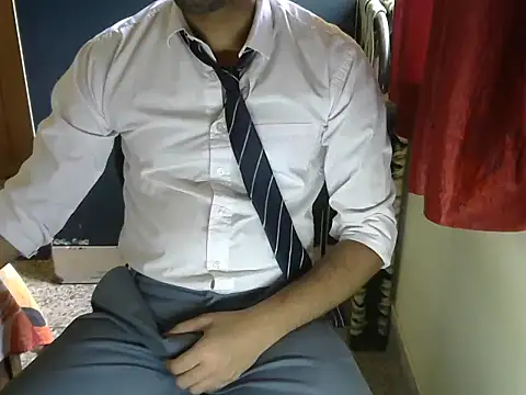 aloneboy1996 online show from October 11, 2025, 7:42 am