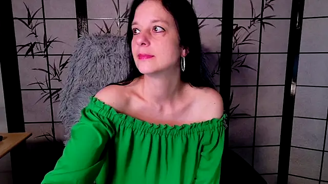  Sweetlonglips  online show from June 12, 2026, 6:22 am