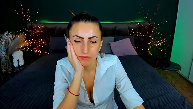 Rebecca Diamond online show from November 10, 2025, 6:40 am