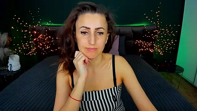 Rebecca Diamond online show from December 1, 2025, 6:47 am