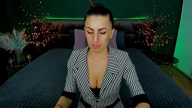 Rebecca Diamond online show from March 18, 2025, 12:50 pm