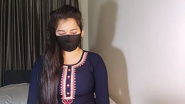 YourLovelyQueen online show from January 18, 2025, 8:30 pm