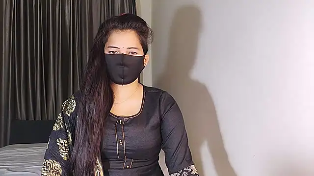 YourLovelyQueen online show from January 19, 2025, 7:15 pm