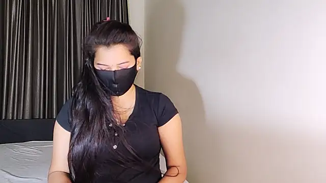 YourLovelyQueen online show from February 18, 2025, 5:31 pm