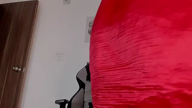 Hanna Risso online show from November 28, 2025, 4:40 pm