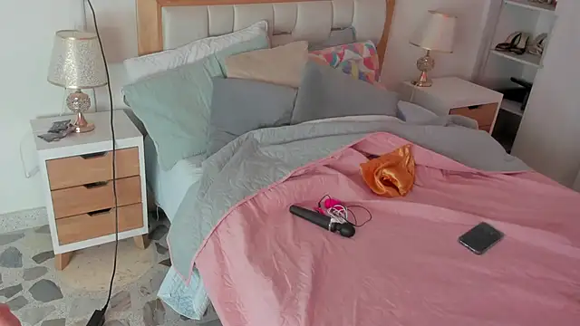 elena mature online show from October 25, 2025, 7:14 pm