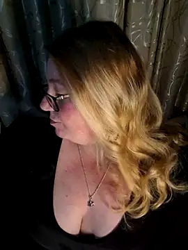 Iceprincess2bad4u online show from June 18, 2026, 6:02 pm