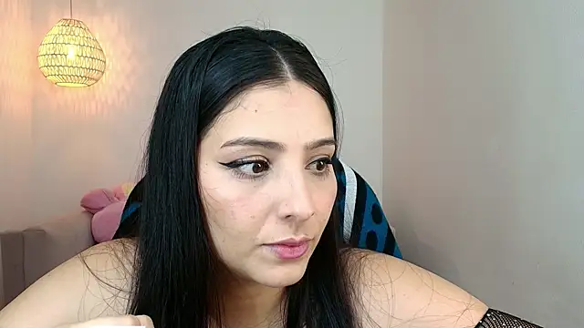 Snapshot of YummyAnna_ chatting on February 17, 2026, 8:17 pm YummyAnna online show from February 17, 2026, 8:17 pm