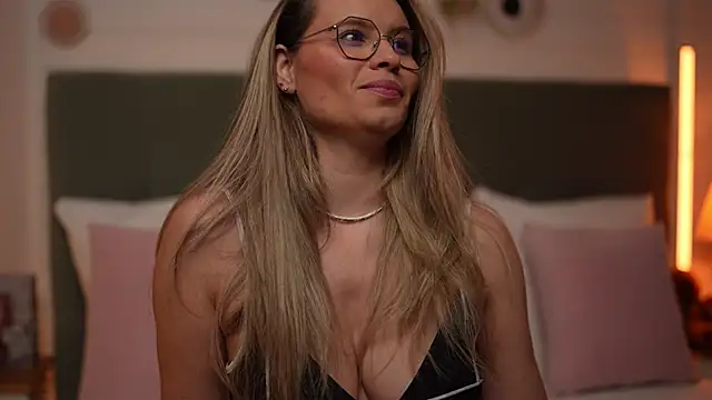 BrandyWhite online show from March 17, 2026, 4:48 am