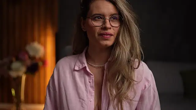 BrandyWhite online show from December 21, 2025, 4:58 am