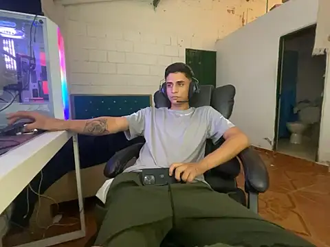 Max TheHorseDick online show from March 18, 2026, 3:42 am