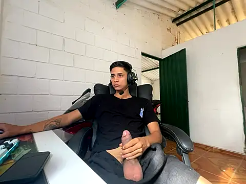 Max TheHorseDick online show from September 10, 2025, 1:43 pm