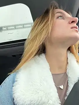 Snapshot of -AngelAri- chatting on October 26, 2025, 9:10 am -AngelAri- online show from October 26, 2025, 9:10 am