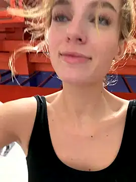 Snapshot of -AngelAri- chatting on October 25, 2025, 9:04 pm -AngelAri- online show from October 25, 2025, 9:04 pm