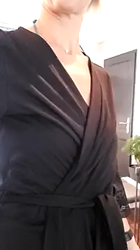 Snapshot of dancing_sexy_doll chatting on September 21, 2025, 10:09 am dancing sexy doll online show from September 21, 2025, 10:09 am