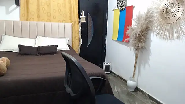 Elio-cam online show from July 28, 2026, 8:44 am