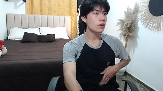 Elio-cam online show from April 16, 2026, 7:09 am