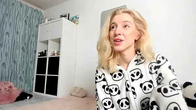 KenzieDawton online show from November 2, 2025, 4:39 am