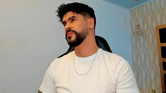 Snapshot of Petesevans chatting on February 3, 2026, 11:32 pm Petesevans online show from February 3, 2026, 11:32 pm