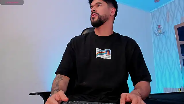 Snapshot of Petesevans chatting on February 16, 2026, 11:24 pm Petesevans online show from February 16, 2026, 11:24 pm