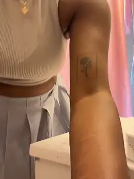 mochamimi online show from April 15, 2026, 7:58 pm