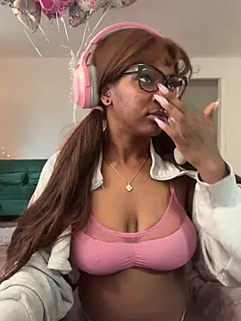 Snapshot of mochamimi chatting on January 16, 2026, 8:24 pm mochamimi online show from January 16, 2026, 8:24 pm