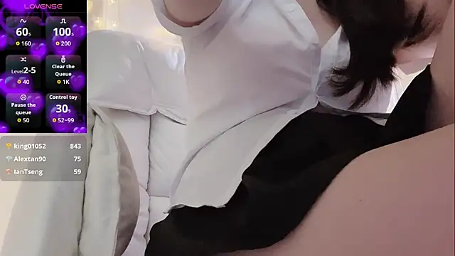 Tw Zoella online show from April 16, 2026, 9:39 pm