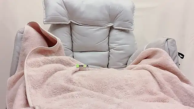 Snapshot of Tw_Zoella chatting on February 24, 2026, 1:45 pm Tw Zoella online show from February 24, 2026, 1:45 pm