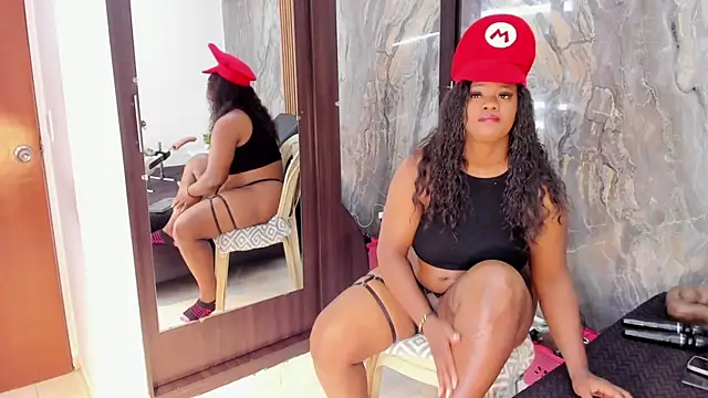 LauraSaenz01 online show from November 29, 2025, 3:39 am