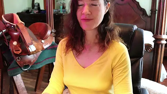 Snapshot of thornburyrose chatting on March 25, 2026, 2:05 pm thornburyrose online show from March 25, 2026, 2:05 pm