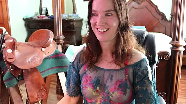 Snapshot of thornburyrose chatting on February 21, 2026, 6:43 pm thornburyrose online show from February 21, 2026, 6:43 pm