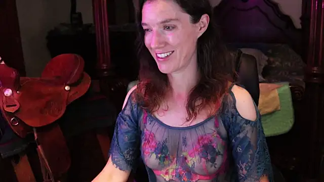 Snapshot of thornburyrose chatting on September 26, 2025, 1:45 am thornburyrose online show from September 26, 2025, 1:45 am