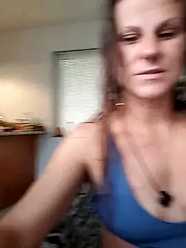 Snapshot of Scarlettishere chatting on April 13, 2026, 11:47 am Scarlettishere online show from April 13, 2026, 11:47 am