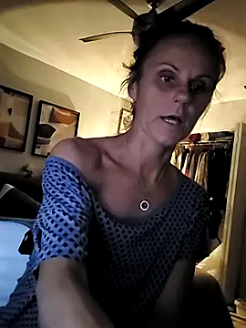 Snapshot of Scarlettishere chatting on December 18, 2025, 4:17 am Scarlettishere online show from December 18, 2025, 4:17 am