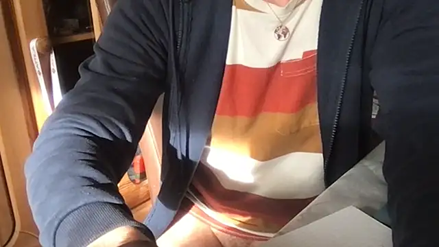 Snapshot of owlbimaik@xh chatting on October 31, 2025, 9:50 am owlbimaikxh online show from October 31, 2025, 9:50 am