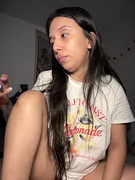 kiaraglam2 online show from November 21, 2025, 1:32 pm