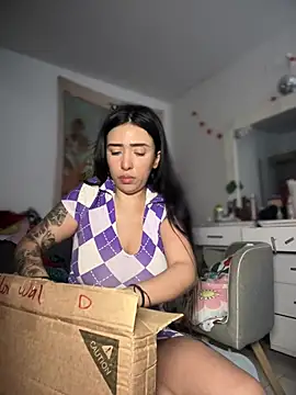 kiaraglam2 online show from January 15, 2026, 2:31 pm