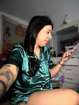 kiaraglam2 online show from January 14, 2026, 2:09 pm