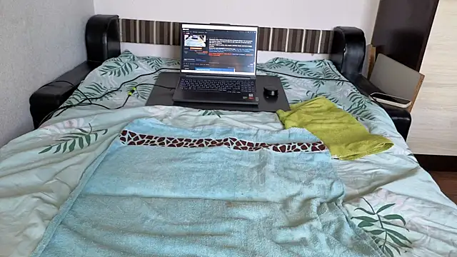 sweet-tinqerbell online show from July 6, 2026, 11:28 am