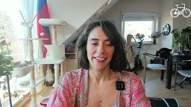 Snapshot of tinny_williams chatting on March 12, 2026, 8:40 am tinny williams online show from March 12, 2026, 8:40 am