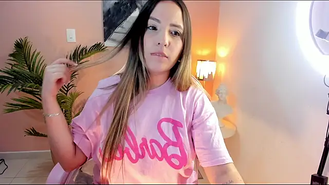 Snapshot of HannaMiller_1 chatting on March 13, 2026, 5:45 am HannaMiller 1 online show from March 13, 2026, 5:45 am