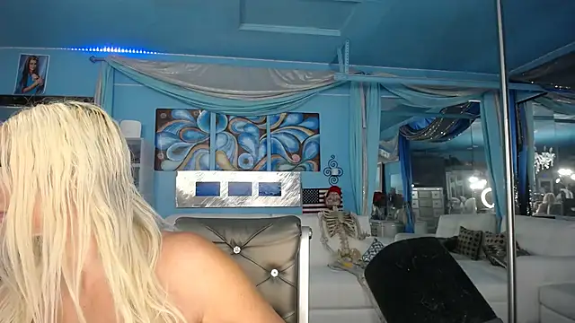 ADRIANNA FOX online show from July 28, 2026, 1:57 am
