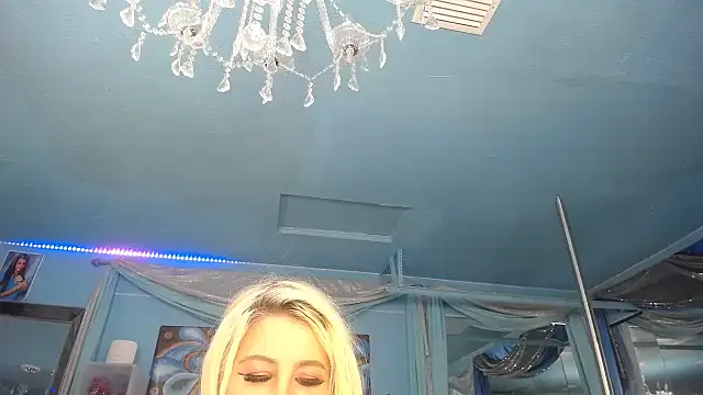 ADRIANNA FOX online show from June 21, 2026, 11:38 am