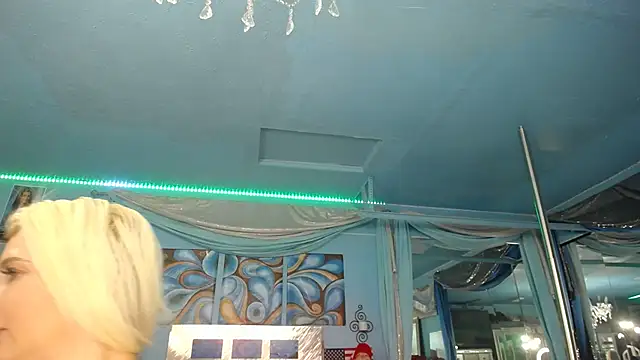 Snapshot of ADRIANNA_FOX chatting on October 14, 2025, 7:03 pm ADRIANNA FOX online show from October 14, 2025, 7:03 pm