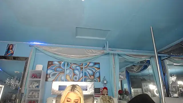 ADRIANNA FOX online show from June 7, 2026, 7:13 am