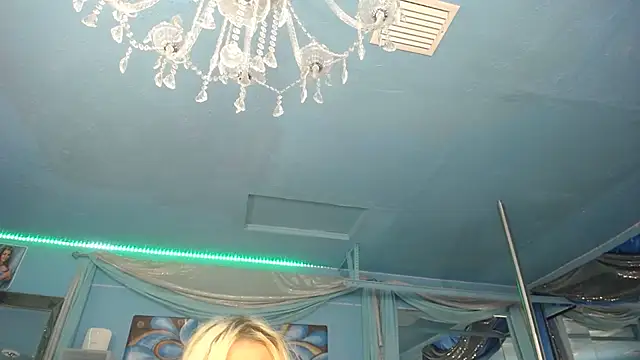 ADRIANNA FOX online show from June 21, 2026, 11:43 pm