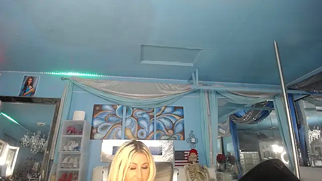 ADRIANNA FOX online show from June 26, 2026, 8:09 am