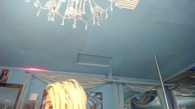 ADRIANNA FOX online show from June 20, 2026, 9:20 pm